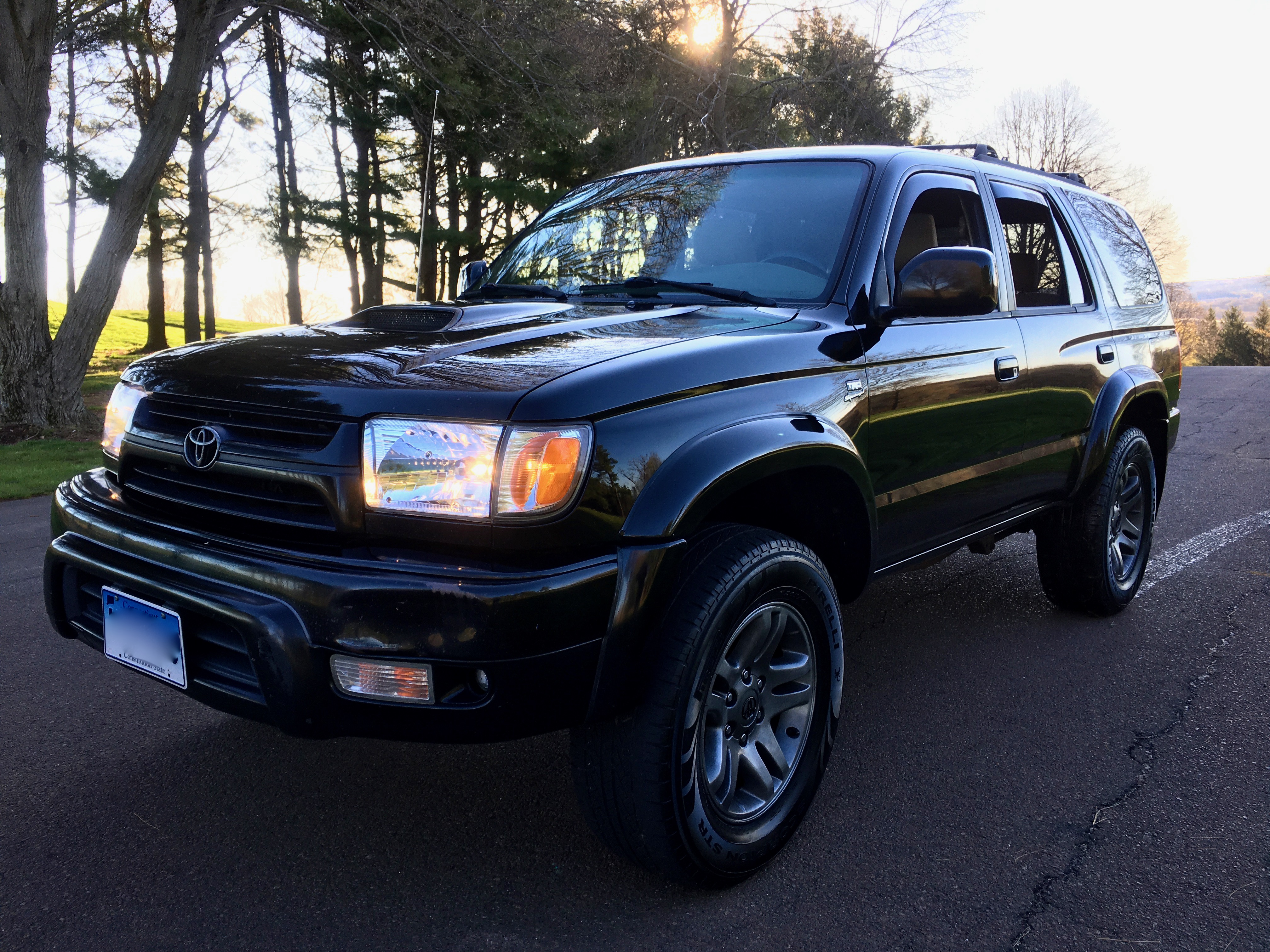 Go Motors Niantic, CT Purveyors of 3rd Generation Toyota 4Runners and other lengedary classics